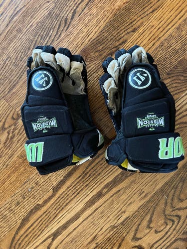 Chicago Mission Hockey Gloves