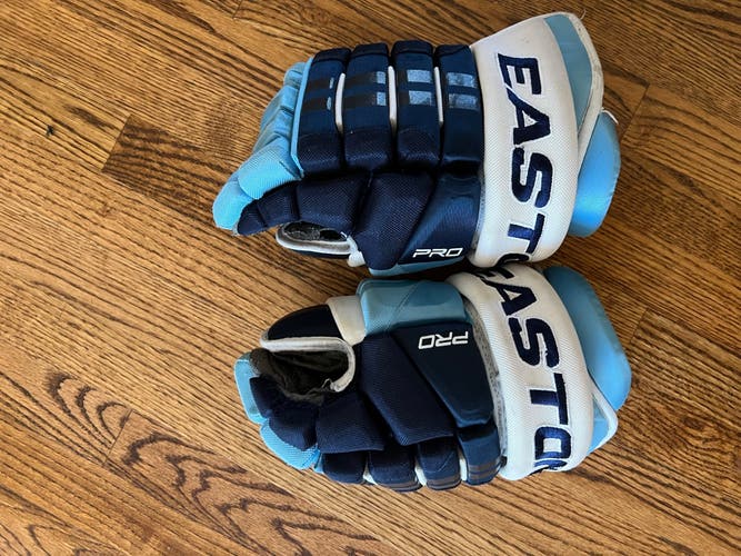 Retro Univ. Of Maine Hockey Gloves