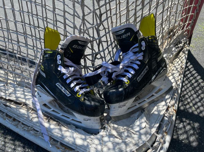 Junior Used Bauer Supreme S35 Hockey Skates Regular Width Size 3
