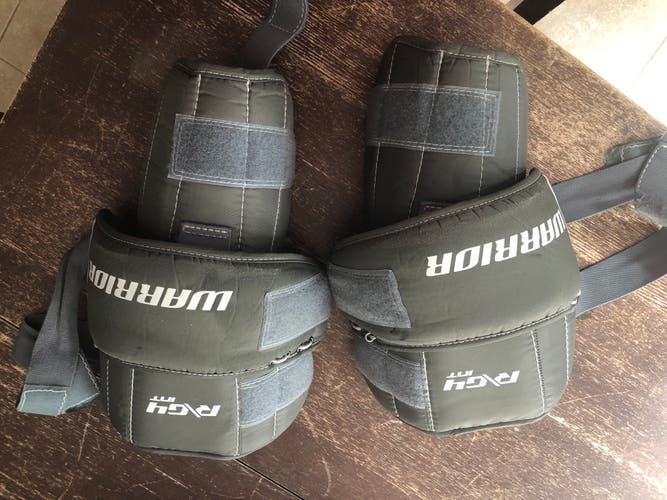 Warrior G4 Hockey Goalie knee pads guards intermediate