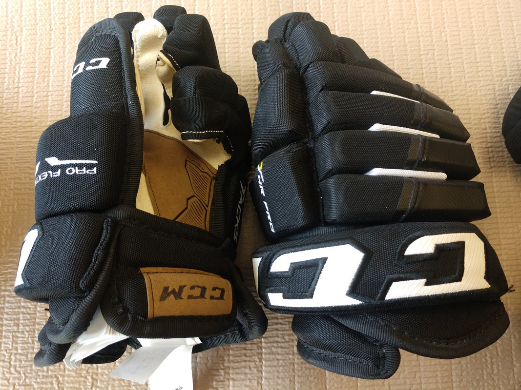 CCM Tacks 4-Roll Pro Hockey Glove Senior-HGT4RP SR