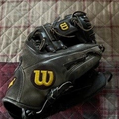 Brown Used High School/College Wilson Right Hand Throw Infield A2000 Baseball Glove 11.5"