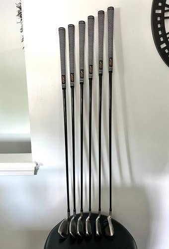 Used Mens Cobra Right Handed Transition - S Iron Set Regular Flex 6 Pieces Graphite Shaft