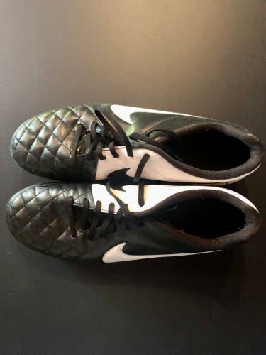 Black Used Men's Size 11 (Women's 12) Molded Cleats Nike Tiempo Rio II Cleats