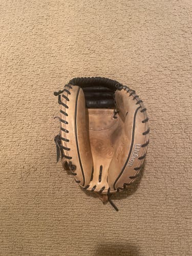Wilson Right Hand Throw Catcher's A2000 Baseball Glove 33"