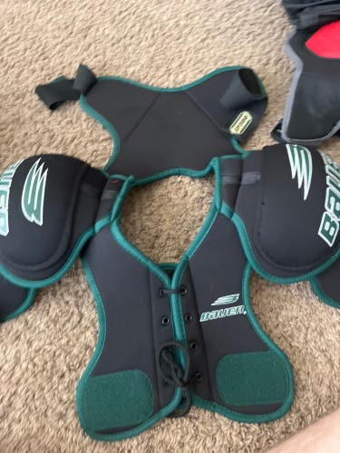 Senior Small Bauer  Sp300 Shoulder Pads