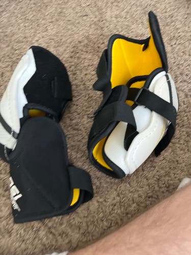 Used Medium Bauer Supreme 150 Elbow Pads
