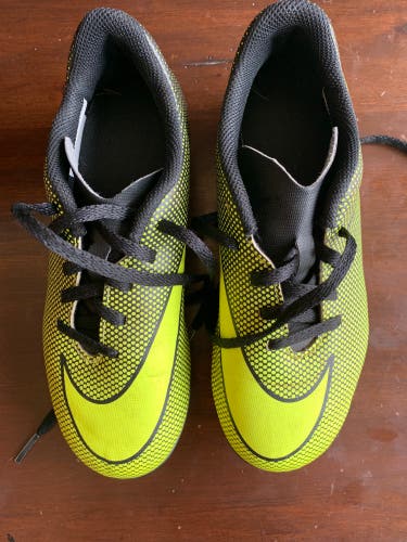 Yellow Nike Jr Bravata Soccer Cleats - Youth Size 2Y Boys Girls