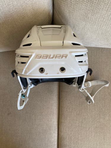 Used Large Bauer Re-Akt 150 Helmet