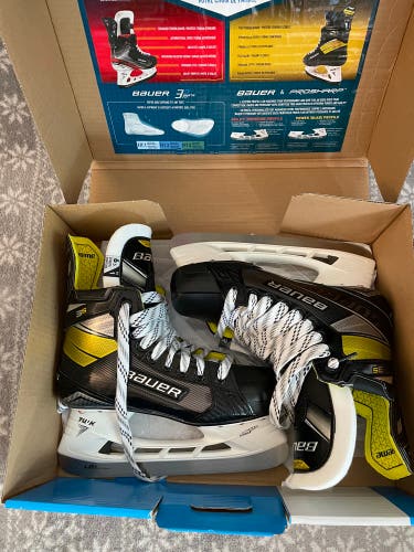 Like New (Fit Stock) Intermediate Size 4.5 - 6.5 Fit 1 and 3 Bauer Supreme 3S Hockey Skates