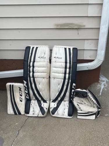 Used 33" Regular Extreme Flex 400 Goalie Full Set