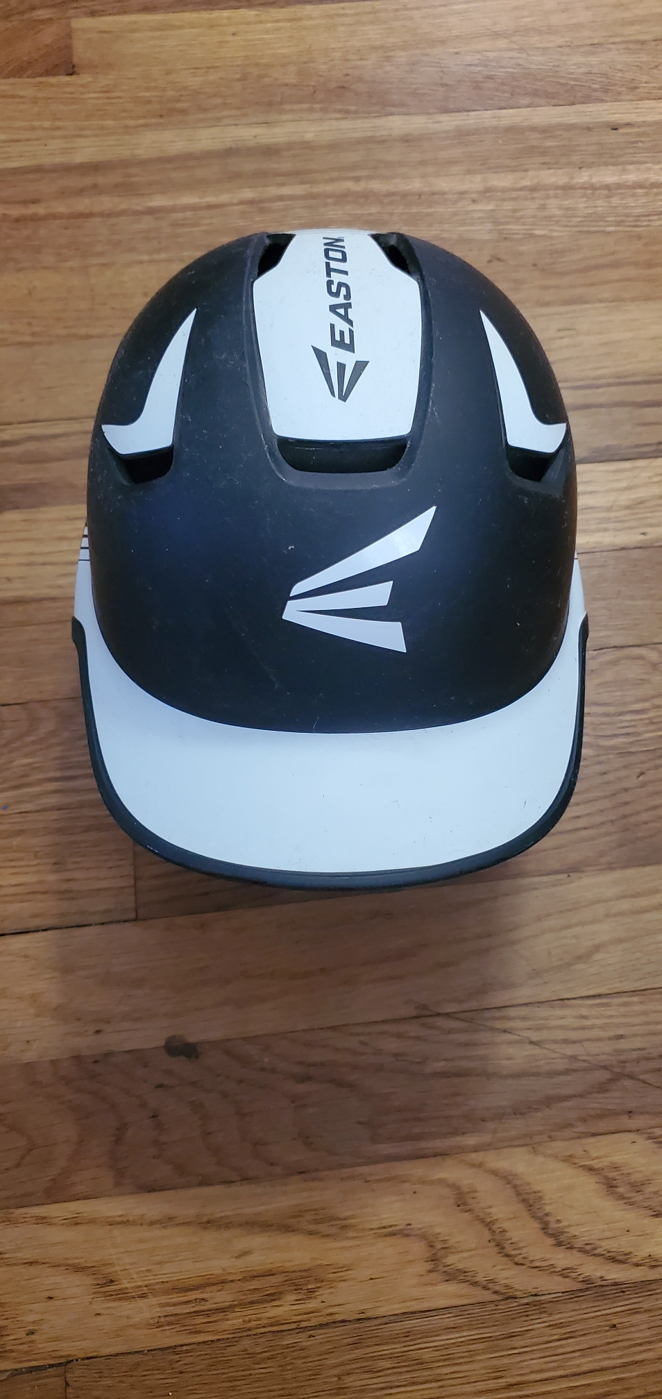 Used 6 7/8 Easton Z5 Batting Helmet