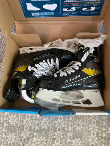 New Senior Bauer Supreme 3S Pro Hockey Skates Size 8.5 Fit 2 (Missing Steel)