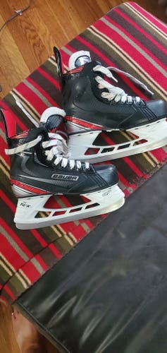 Youth Used Bauer Vapor X2.5 Hockey Skates Regular Width Size 3