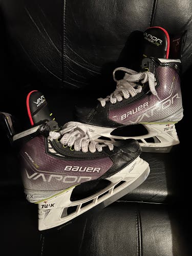 Used Bauer Extra Wide Width  Size 8.5 Vapor Hyperlite Hockey Skates