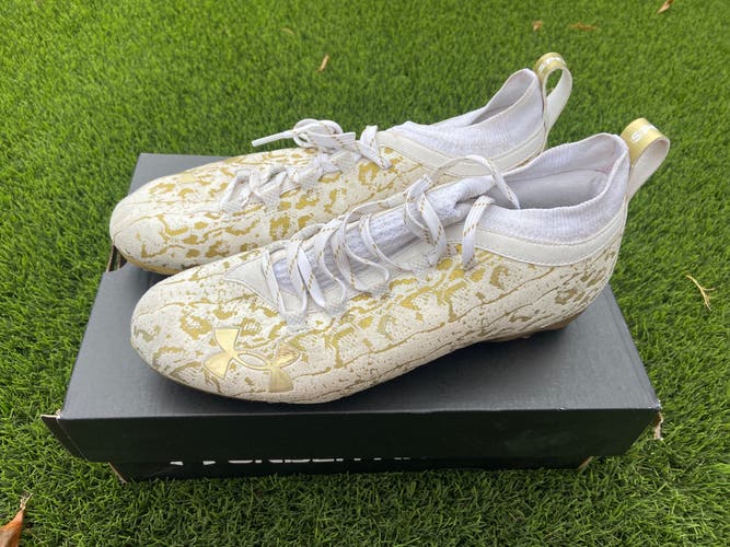 Lightly Used Mens Under Spotlight 2.0 Lux Suede Football Cleats RARE