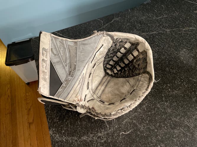 CCM Premier 2 Goalie Glove 580 Break