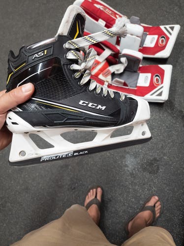 Senior Used CCM AS1 Hockey Goalie Skates Regular Width Size 9.5