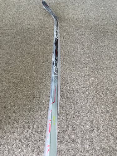 Senior Left Hand P28  Vapor Hyperlite Hockey Stick