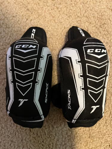 Used Youth Large CCM Tacks Elbow Pads