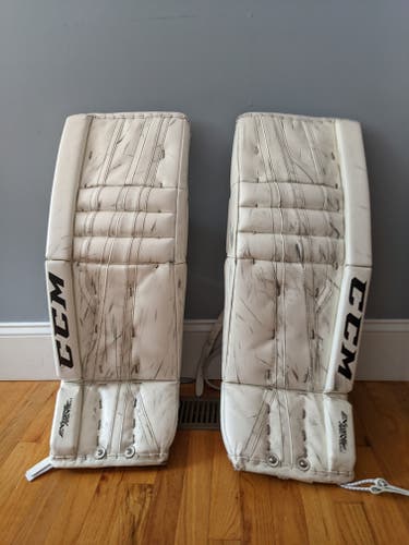 Used 31" CCM Extreme Flex 860 Goalie Leg Pads
