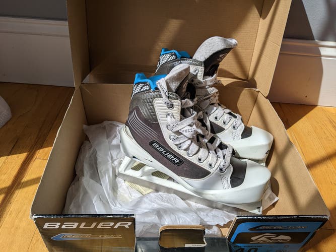 Junior Used Bauer Reactor 4000 Hockey Goalie Skates Regular Width Size 4