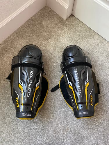 Lightly Used Bauer Supreme S170 Shin Pads