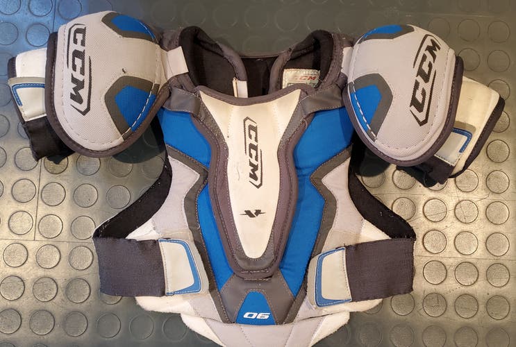 CCM Shoulder Pads - Junior Medium