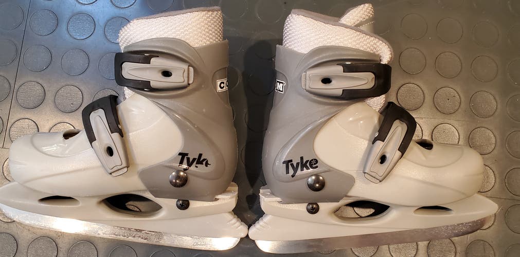 Adjustable CCM Tyke Skates - Youth 8-11