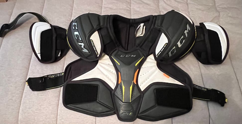Senior Small CCM  Super Tacks AS1 Shoulder Pads