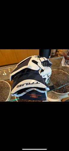 TRUE L20.1 Pro Stock Goalie Glove "PROPALM" OILERS 6408