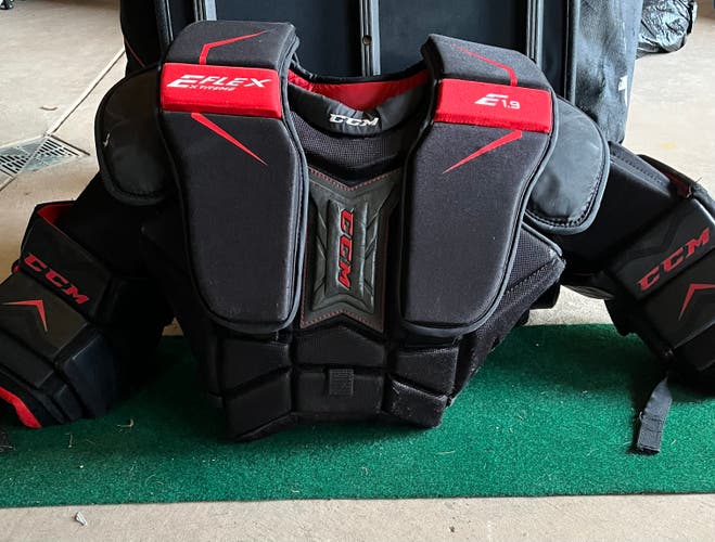 Used Medium CCM Extreme Flex Shield E1.9 Goalie Chest Protector