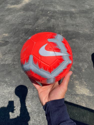 Nike Strike 2018-2019 Size 5