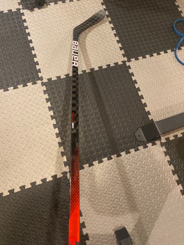 Senior Right Handed P28 Nexus Geo Hockey Stick