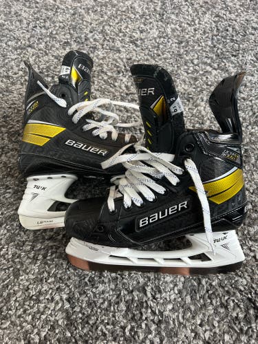 Used Bauer Regular Width Size 6.5 Supreme UltraSonic Hockey Skates