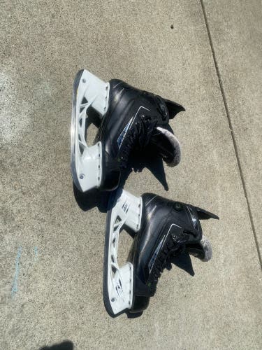 Used CCM Regular Width  Size 9 RibCor 46K Pump Hockey Skates