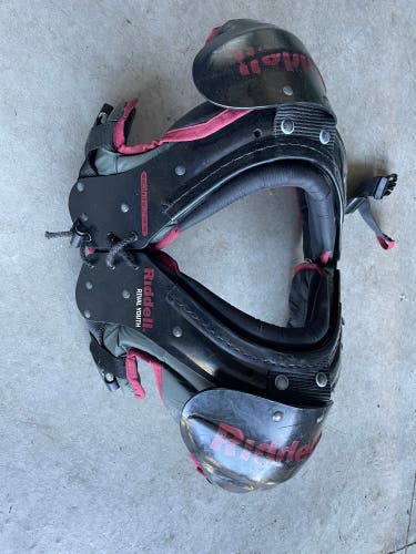 Youth Medium Riddell Shoulder Pads