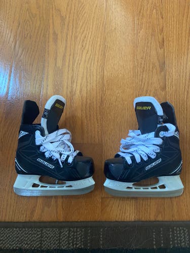 Youth Used Bauer Supreme 140 Hockey Skates Regular Width Size 8