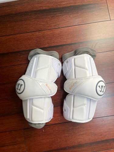 Almost New Warrior Burn Pro Arm Pads(Large)