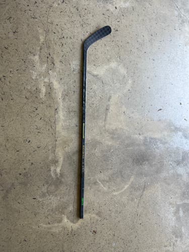 Intermediate Right Handed P29  Trigger 6 Pro Hockey Stick