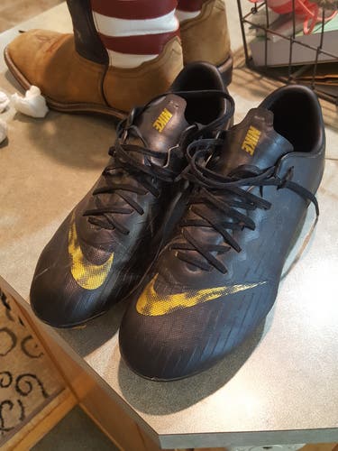 Black Used Men's Size 9.0 (Women's 10) Nike Vapor Cleats