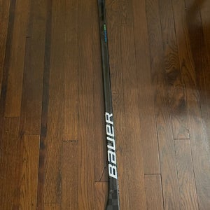 Intermediate Right Handed P28 Nexus Geo Hockey Stick