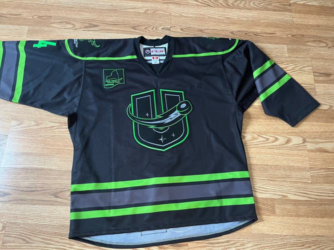 Black Used Size 54 CCM Jersey