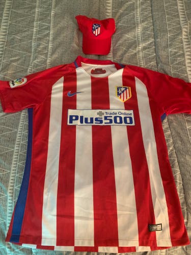 Atletico Madrid Antoine Griezmann jersey and hat bundle