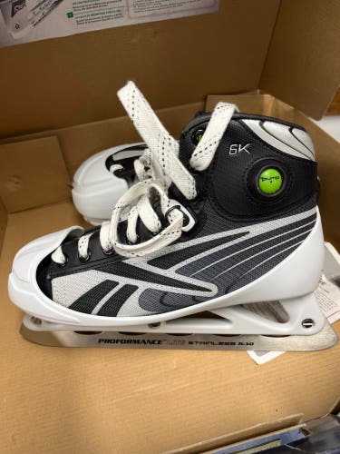 New Reebok Regular Width  Size 6 6K Hockey Goalie Skates