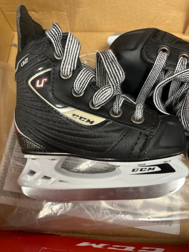 New CCM Regular Width  Size 8 U+ 02 Hockey Skates