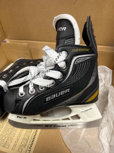New Bauer Regular Width  Size 10 Supreme One20 Hockey Skates