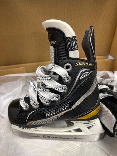 New Bauer Regular Width  Size 8 Supreme One60 Hockey Skates
