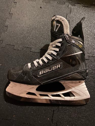 Senior Used Bauer Supreme 2S Pro Hockey Skates Regular Width Size 7.5