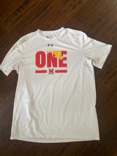White Used Medium Under Armour Shirt